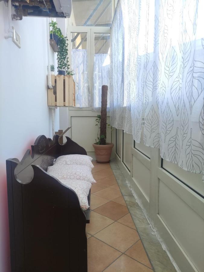 A Casa Justa Holiday House City Center Apartment Наполи Екстериор снимка